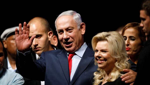 Primer ministro de Israel, Benjamín Netanyahu, con su esposa (archivo) Primer ministro de Israel, Benjamín Netanyahu, con su esposa (archivo) - Sputnik Mundo