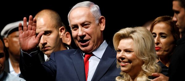 Primer ministro de Israel, Benjamín Netanyahu, con su esposa (archivo) Primer ministro de Israel, Benjamín Netanyahu, con su esposa (archivo) - Sputnik Mundo