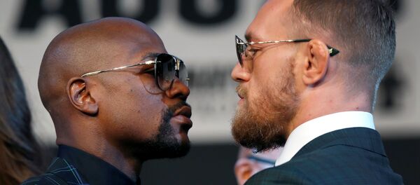 El luchador de MMA, Conor McGregor, y el boxeador Floyd Mayweather (archivo) - Sputnik Mundo