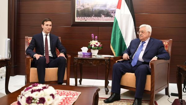 Enviado del presidente de EEUU, Jared Kushner, y presidente de Palestina, Mahmud Abás Enviado del presidente de EEUU, Jared Kushner, y presidente de Palestina, Mahmud Abás - Sputnik Mundo