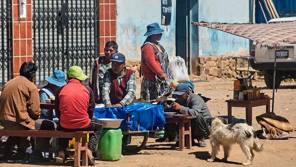 Los bolivianos (imagen referencial) - Sputnik Mundo