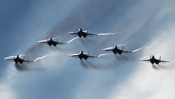 Impactantes tácticas militares en Army 2017 Impactantes tácticas militares en Army 2017 - Sputnik Mundo
