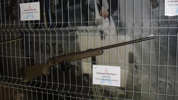 Fusil de francotirador Steyr SSG 69 (Austria) calibre 7,62mm, arrebatado a grupos radicales en Siria y expuesto en Rusia en el marco del Foro Internacional Army 2017. Fusil de francotirador Steyr SSG 69 (Austria) calibre 7,62mm, arrebatado a grupos radicales en Siria y expuesto en Rusia en el marco del Foro Internacional Army 2017. - Sputnik Mundo