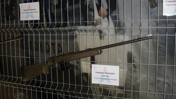 Fusil de francotirador Steyr SSG 69 (Austria) calibre 7,62mm, arrebatado a grupos radicales en Siria y expuesto en Rusia en el marco del Foro Internacional Army 2017. - Sputnik Mundo