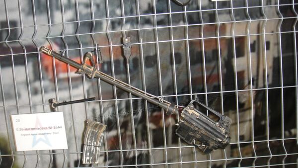 Restos de una ametralladora М16А4 (EEUU) arrebatados a grupos radicales en Siria y expuestos en Rusia en el marco del Foro Internacional Army 2017. - Sputnik Mundo