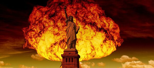 Una explosión nuclear detrás de la Estatua de la Libertad - Sputnik Mundo
