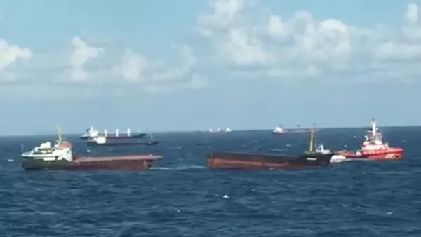 Carguero Leonardo partido en el mar Negro, 27 de agosto de 2017 - Sputnik Mundo