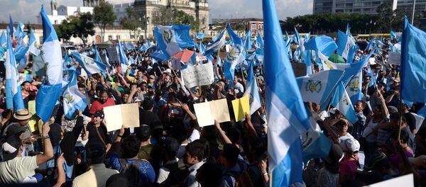 Una manifestación contra el presidente de Guatemala, Jimmy Morales - Sputnik Mundo