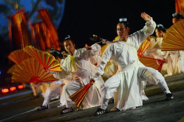 La espectacular ceremonia de inauguración del festival Torre Spásskaya en Moscú - Sputnik Mundo