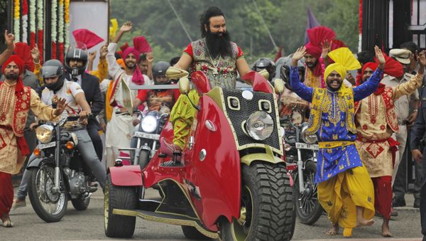 Gurmeet Ram Rahim Singh, líder religioso indio (archivo) Gurmeet Ram Rahim Singh, líder religioso indio (archivo) - Sputnik Mundo