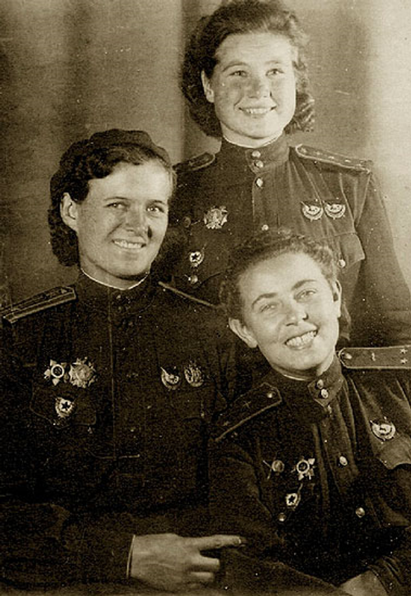 Igualdad de género: Sputnik te presenta a las futuras pilotos militares rusas - Sputnik Mundo