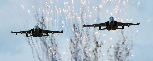 Los aviones Yak-130 de la Fuerza Aérea de Bielorrusia durante la preparación para las maniobras ruso-bielorrusas Zapad-2017 - Sputnik Mundo