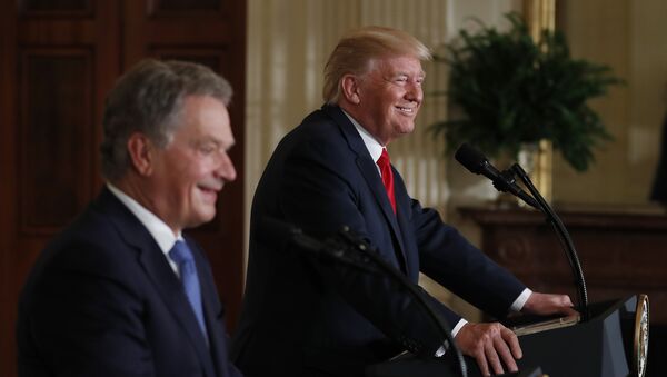 Presidente finlandés Sauli Niinistö y presidente de EEUU, Donald Trump - Sputnik Mundo