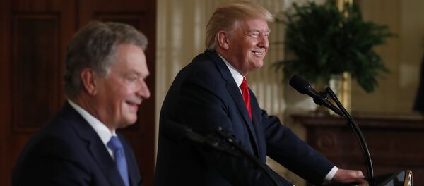 Presidente finlandés Sauli Niinistö y presidente de EEUU, Donald Trump - Sputnik Mundo