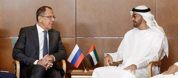 El ministro de Asuntos Exteriores de Rusia, Serguéi Lavrov, y el príncipe heredero de la corona de Abu Dabi, Mohammed bin Zayed Nahyan - Sputnik Mundo