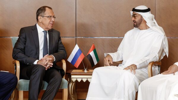 El ministro de Asuntos Exteriores de Rusia, Serguéi Lavrov, y el príncipe heredero de la corona de Abu Dabi, Mohammed bin Zayed Nahyan El ministro de Asuntos Exteriores de Rusia, Serguéi Lavrov, y el príncipe heredero de la corona de Abu Dabi, Mohammed bin Zayed Nahyan - Sputnik Mundo