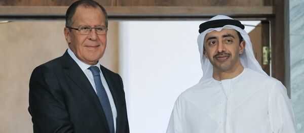 El ministro de Asuntos Exteriores de Rusia, Serguéi Lavrov, y el príncipe heredero de la corona de Abu Dabi, Mohammed bin Zayed Nahyan - Sputnik Mundo