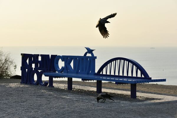 Las impresionantes obras del puente de Crimea sobre el estrecho de Kerch - Sputnik Mundo