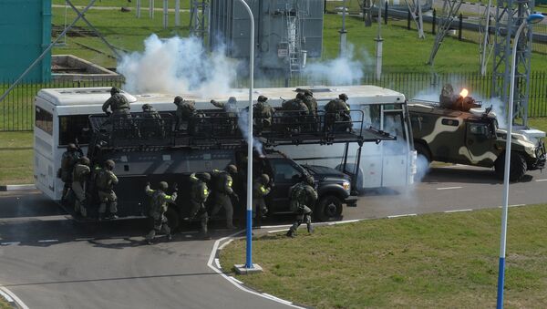 Militares bielorrusos durante los ejercicios conjuntos de la CEI (archivo) - Sputnik Mundo