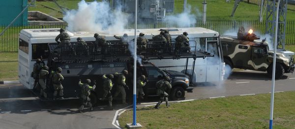 Militares bielorrusos durante los ejercicios conjuntos de la CEI (archivo) - Sputnik Mundo