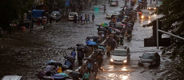 Las calles de Bombay, la India, tras las lluvias muy fuertes - Sputnik Mundo