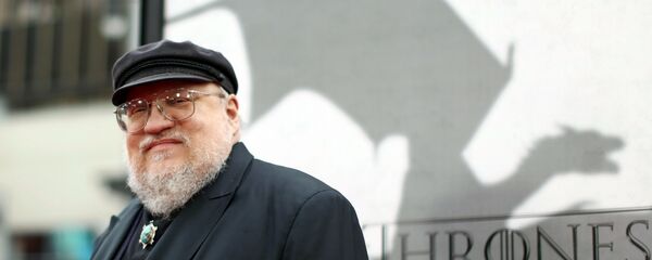 George R.R. Martin llega a un estreno de la serie de televisión de HBO Juego de tronos - Sputnik Mundo