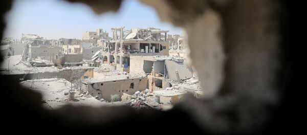 Edificios destruidos en la ciudad de Al Raqa - Sputnik Mundo