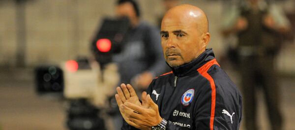 Jorge Sampaoli, actual director técnico de Argentina, retratado en un partido en 2013, cuando dirigía el combinado chileno. - Sputnik Mundo