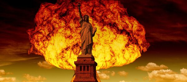 Hongo nuclear y estatua de la Libertad - Sputnik Mundo