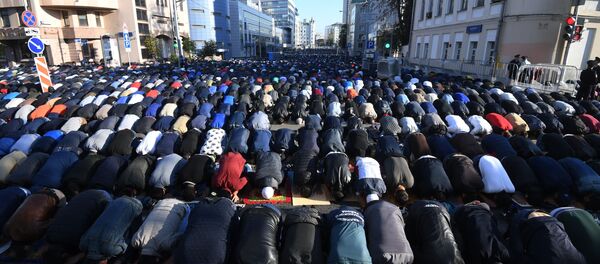 Los musulmanes de Rusia celebran la festividad de Eid al Adha - Sputnik Mundo