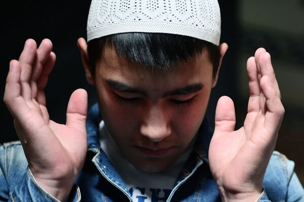 Los musulmanes de Rusia celebran la festividad de Eid al Adha - Sputnik Mundo