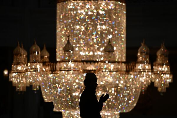 Los musulmanes de Rusia celebran la festividad de Eid al Adha - Sputnik Mundo