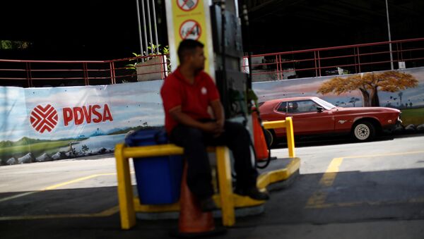 Una estación de gasilona con el logo de PDVSA en Venezuela - Sputnik Mundo