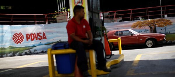 Una estación de gasilona con el logo de PDVSA en Venezuela - Sputnik Mundo