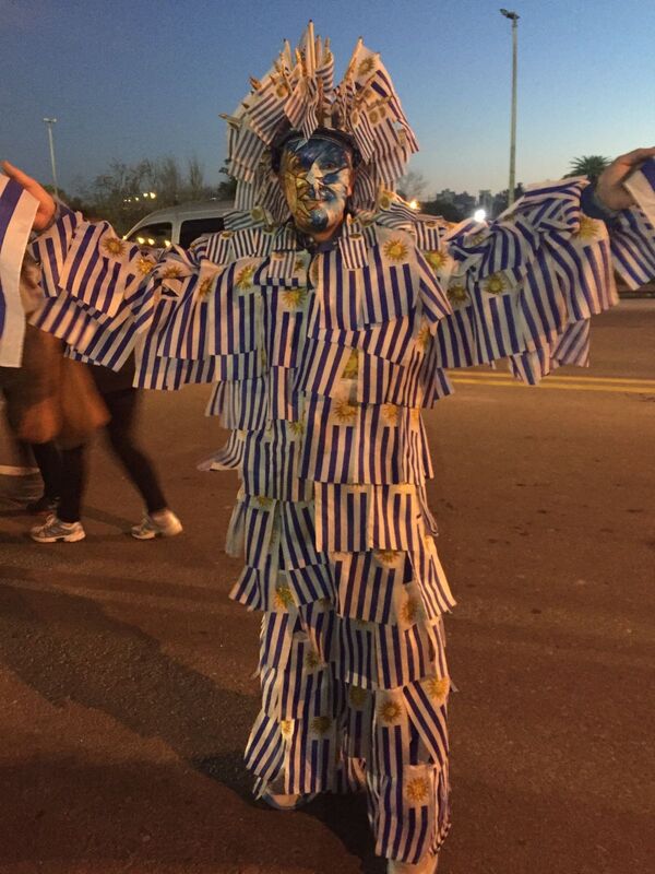 Un hincha de la selección uruguaya en Montevideo - Sputnik Mundo