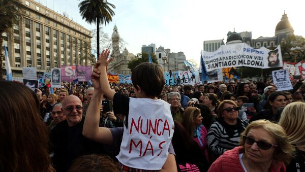 Manifestación en Buenos Aires, Argentina, por la desaparición de Santiago Maldonado (archivo) - Sputnik Mundo