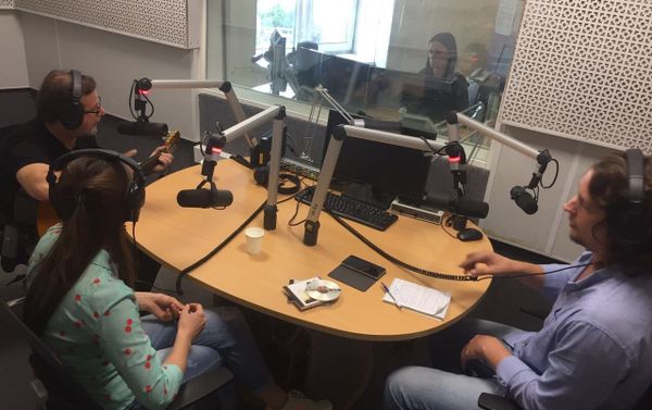 Guillermo Roude, Anastasia Romanova y Víctor Ternovsky en los estudios de Radio Sputnik - Sputnik Mundo