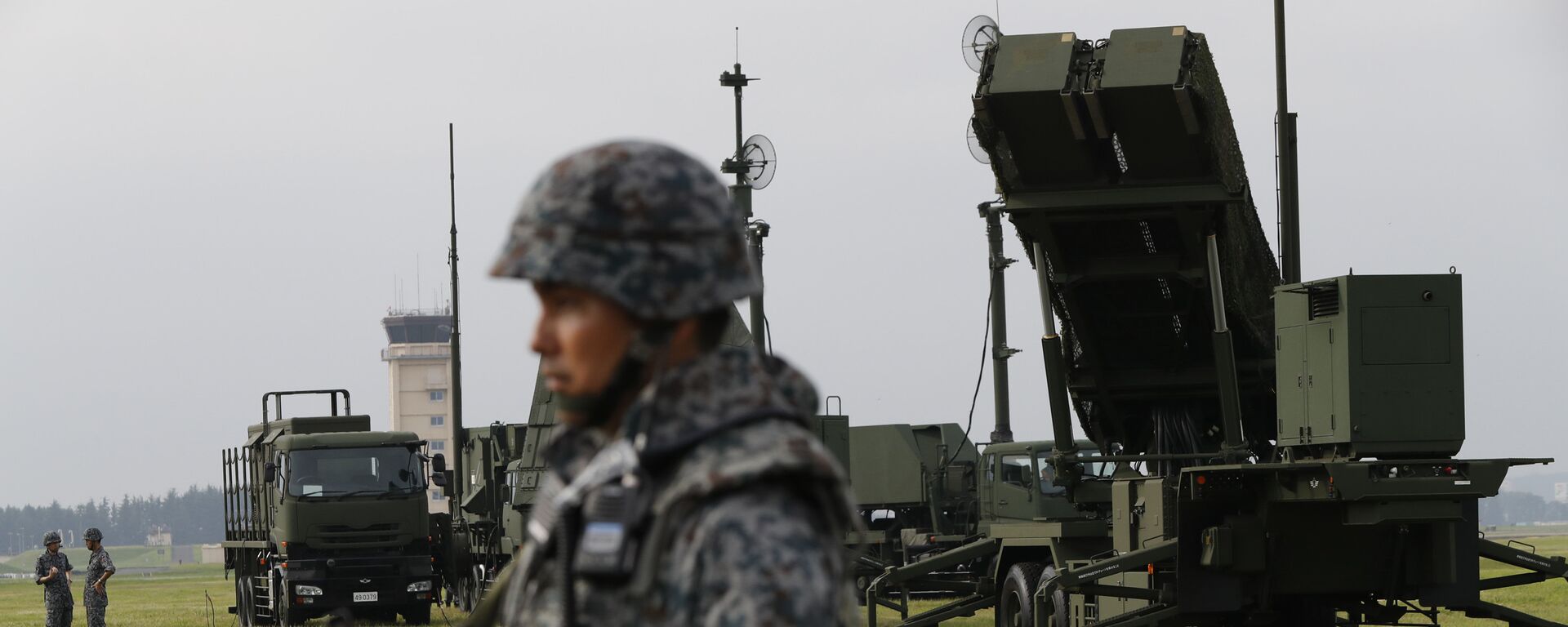 Las Fuerzas de Autodefensa de Japón muestran los sistemas de misiles interceptores THAAD PAC-3 en la base a’erea estadounidense de Yokota, 29 de agosto de 2017 - Sputnik Mundo, 1920, 13.10.2024