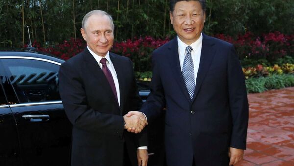 El presidente de Rusia, Vladímir Putin con su homólogo chino, Xi Jinping - Sputnik Mundo