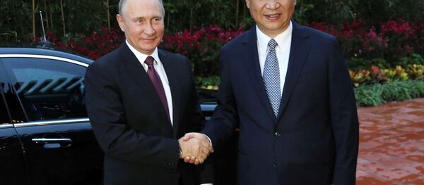 El presidente de Rusia, Vladímir Putin con su homólogo chino, Xi Jinping El presidente de Rusia, Vladímir Putin con su homólogo chino, Xi Jinping - Sputnik Mundo