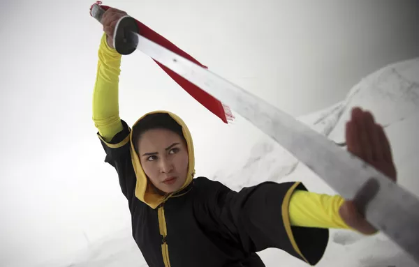 Una mujer afgana, practicando kung-fu Una mujer afgana, practicando kung-fu - Sputnik Mundo
