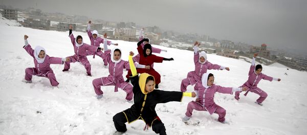 Mujeres afganas, practicando kung-fu - Sputnik Mundo
