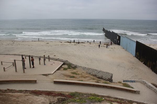 El muro que separa México y EEUU - Sputnik Mundo