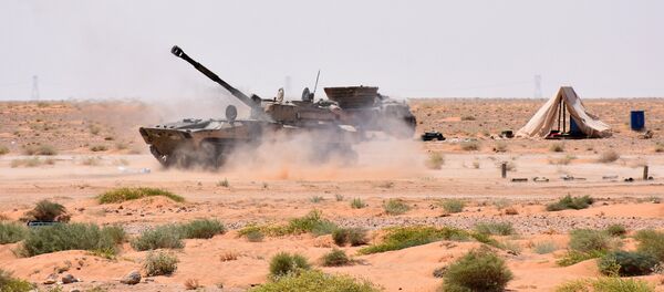 La artillería del Ejército sirio cerca de Deir Ezzor, Siria - Sputnik Mundo