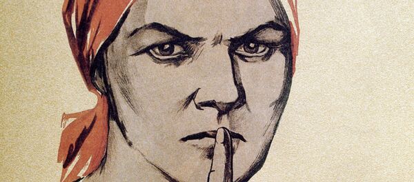 Imagen soviética de una mujer pidiendo que guarden silencio - Sputnik Mundo