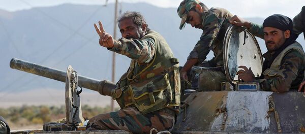 Los soldados del Ejército sirio que rompieron el asedio de la ciudad de Deir Ezzor - Sputnik Mundo