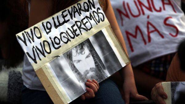 Protestas contra la desaparición del activista argentino Santiago Maldonado - Sputnik Mundo