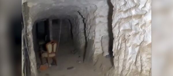 Los yihadistas abandonan tanques, armas y túneles en Deir Ezzor Los yihadistas abandonan tanques, armas y túneles en Deir Ezzor - Sputnik Mundo