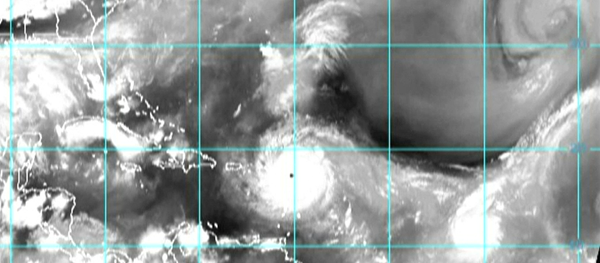 Impresionantes imágenes del vuelo de un avión a través del huracán Irma - Sputnik Mundo