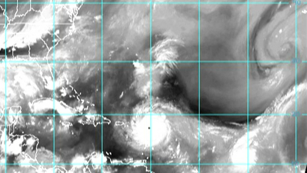 Impresionantes imágenes del vuelo de un avión a través del huracán Irma - Sputnik Mundo